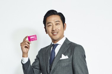 두드림 ‘칼로커트’ 배우 하정우, 광고모델 발탁 이보영...